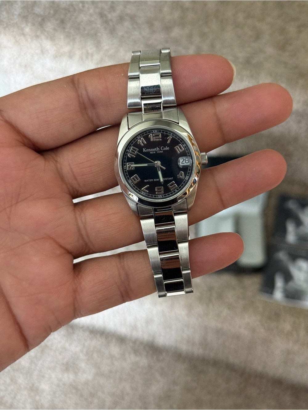 Kenneth Cole women’s oyster bracelet Stainless Steel Watch with Black Dial